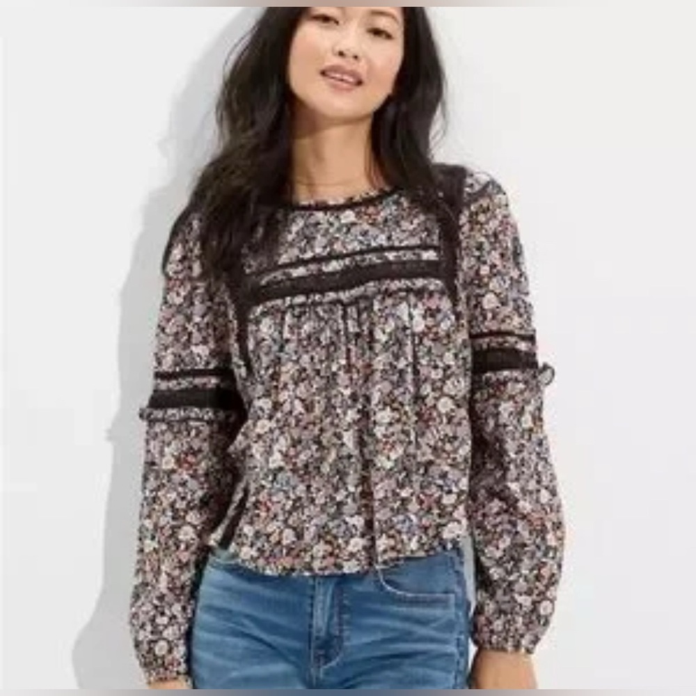 American Eagle Floral Black Lace Trim Women's Top.  Size-Small